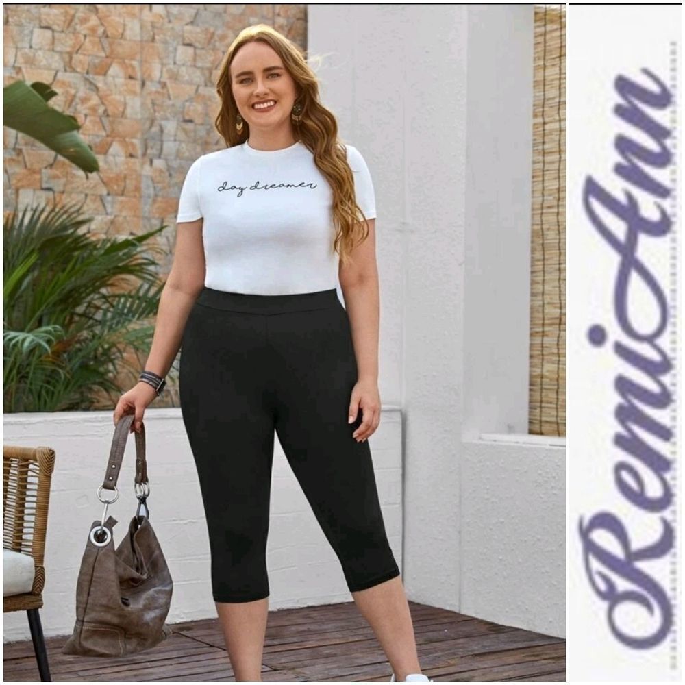 Plus Solid Capris Leggings - Picture 2 of 8